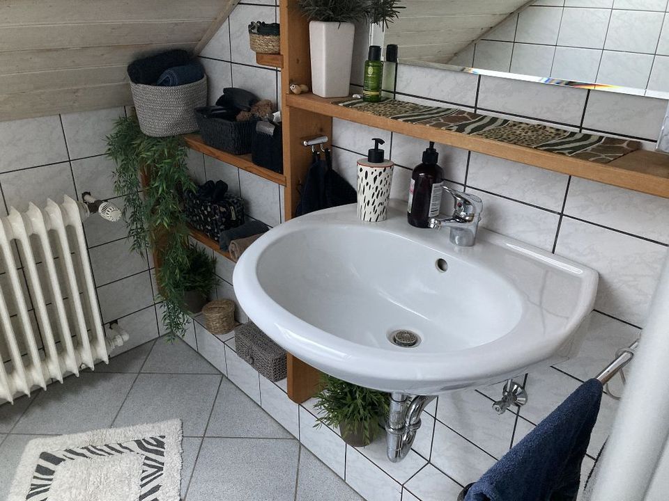 Gepflegte 2-Zi-Wohnung mit Einbauküche und Pkw-Stellplatz in ruhiger, bevorzugter Wohnlage in Kassel