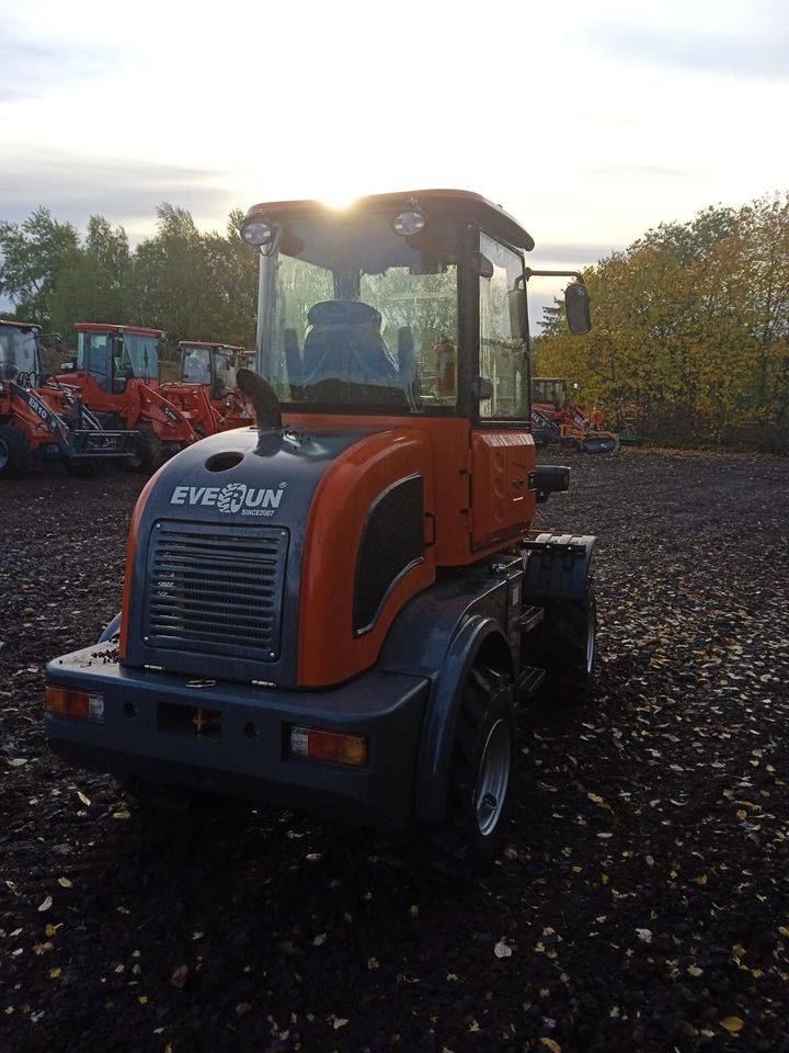 Everun ER08 Radlader Palettengabel Schaufel 800 kg Hub SBF in Brockscheid