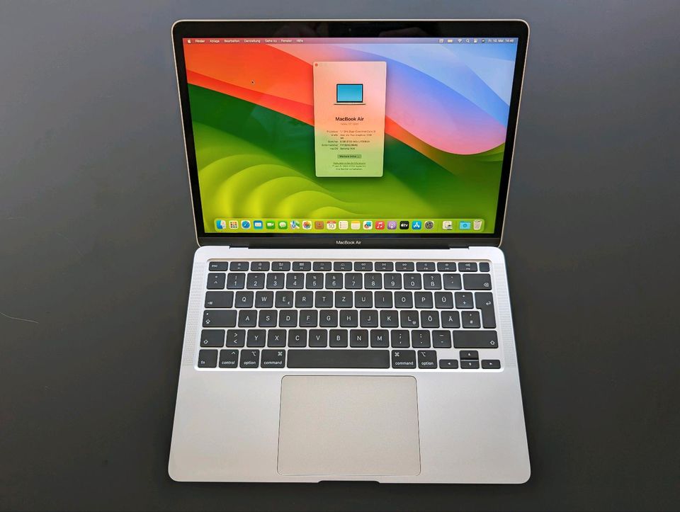 Apple MacBook Air 13 Retina 2020 | i3 1,1GHz | 8GB | 256GB | Silb in Stuttgart