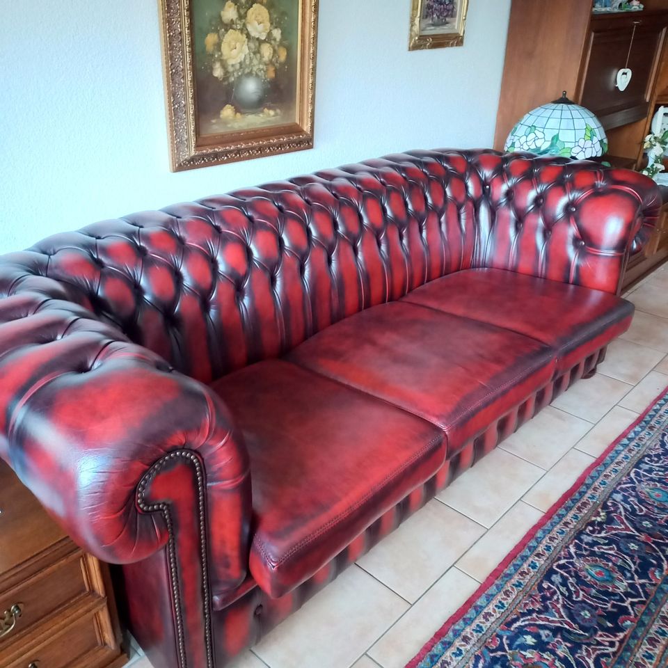 Ledercouch Chesterfield rot Couchgarnitur Gedelux 3er + 2x 1er in Wesel