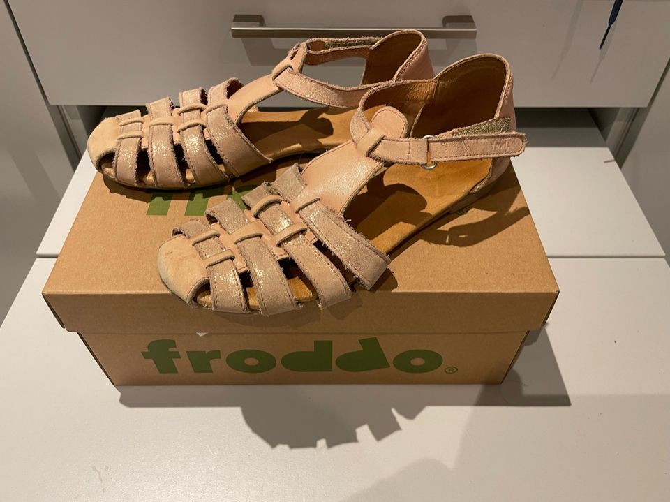 Froddo Sandalen rosa/glitzer Gr. 35 in Idstein