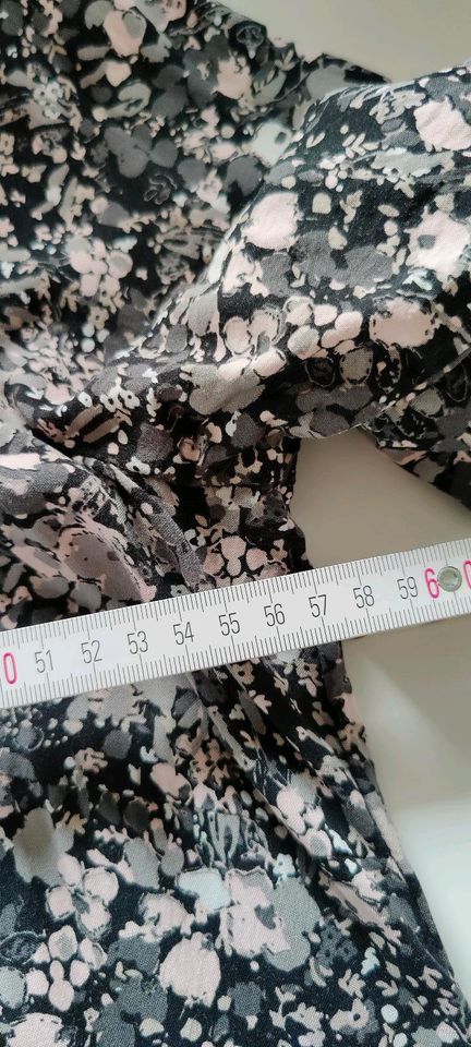 Kleid Florales Muster Größe 50 v. Body-Flirt in Tellingstedt