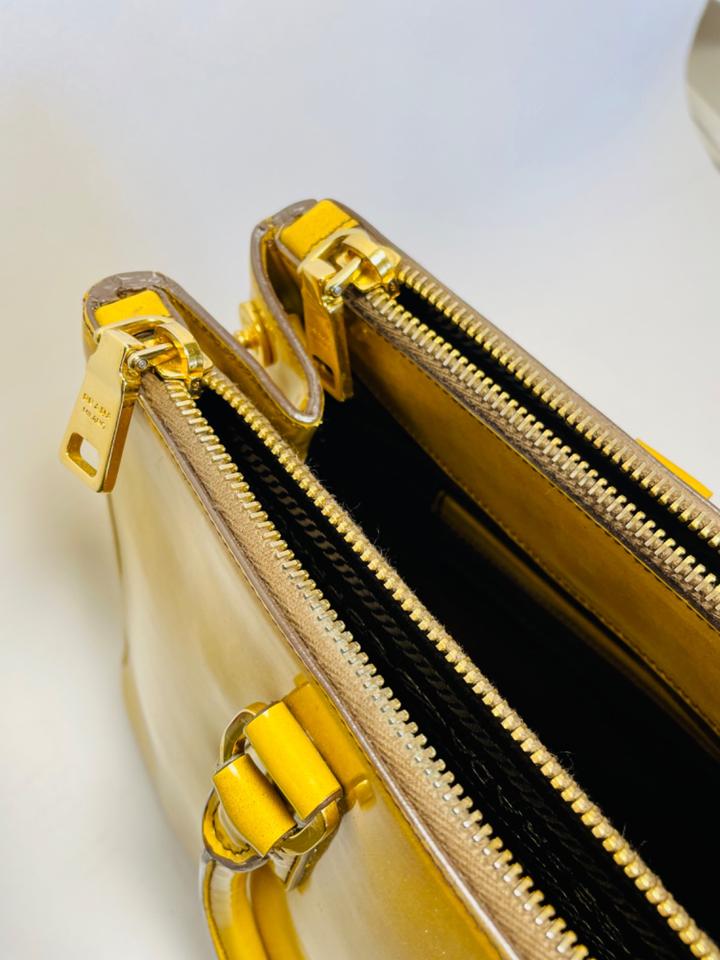PRADA Yellow Patent Leder Medium Double Zip Tote Handtasche in Dresden