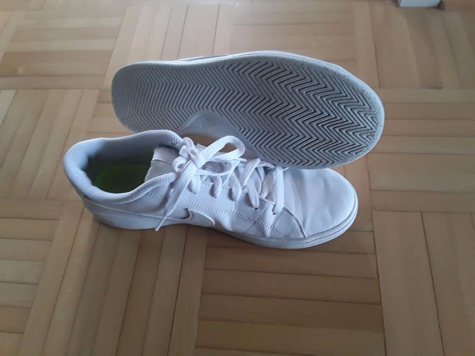 Schuhe Nike Court Royale 2                Gr. 40 Top in Wonfurt