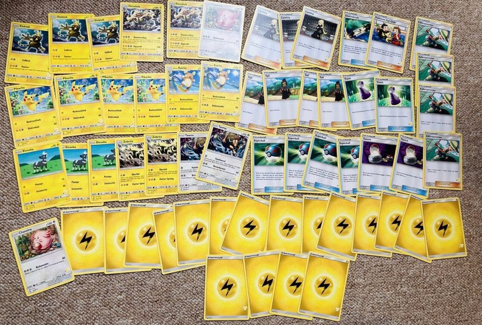 Pokemon Karten komplette Decks je 60 Karten, Glurak, Pikachu V in Potsdam