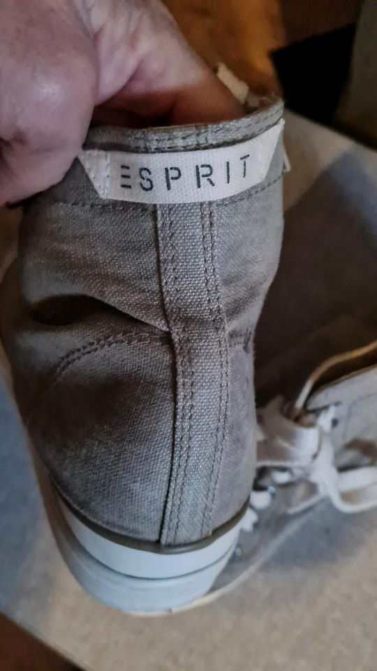 H&M Jumpsuit 22€+Esprit Sneaker 14€/34€(Jeanshemd verkauft) in Volkmarsen