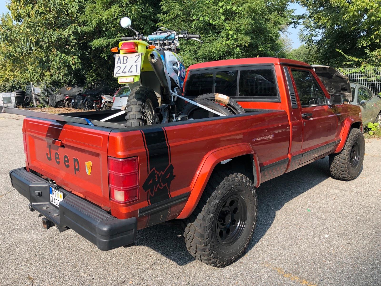 Abbildung des Autos Jeep Comanche 4.0 Shortb…