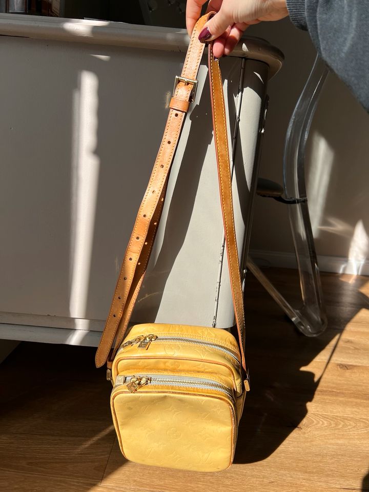 Louis Vuitton Wooster Amazon Crossbody Tasche vernis gelb lv in Essen