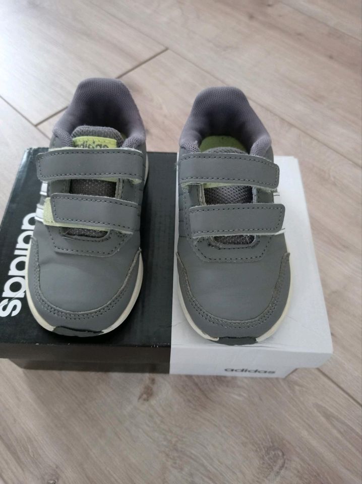 Baby Sneaker von Adidas in Olpe