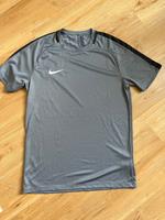Nike Dri Fit Herren Laufshirt T-Shirt Grau Größe M neuwertig Berlin - Spandau Vorschau