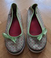 Keds Ballerinas mit Apfel-Design und Schleife grün, Gr. 36 Leipzig - Leipzig, Zentrum Vorschau