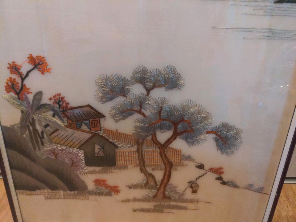 China Vase 35 cm hoch und China Bild mit Stickerei in Alfter
