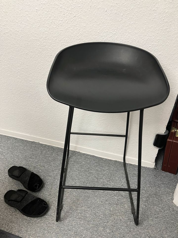 2 Stühlen schwarze Farbe in Erkrath