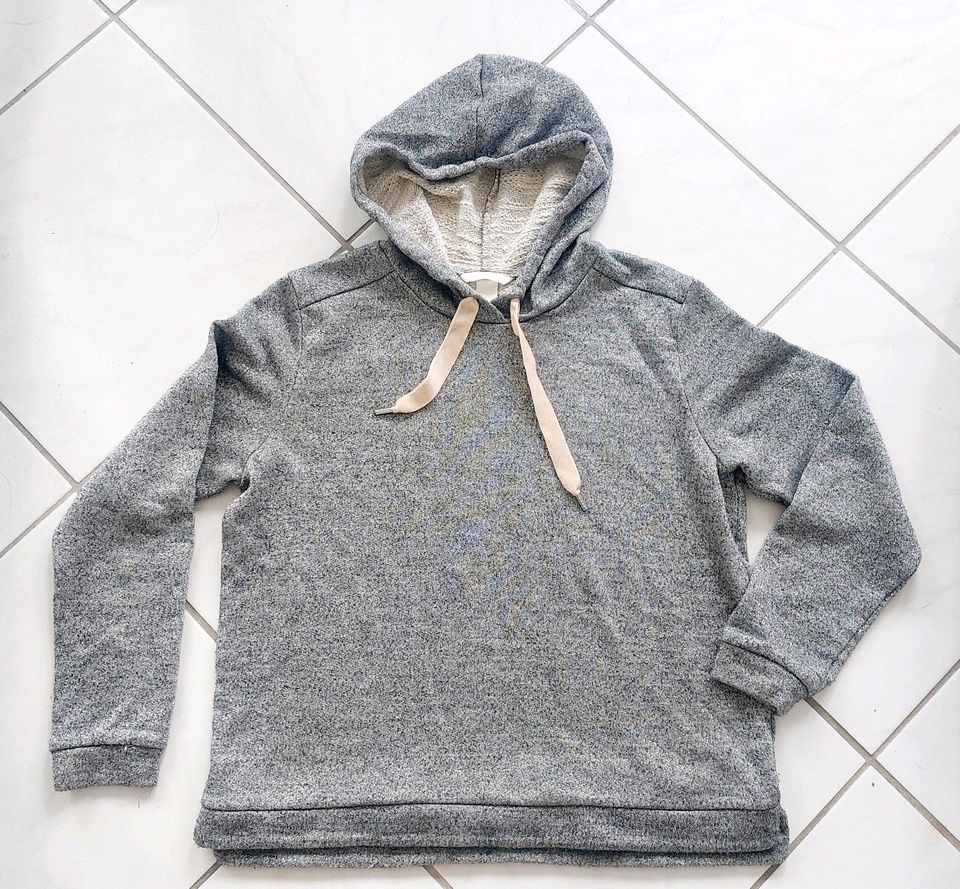 Kapuzen-Pullover Hoodie silberglänzend vom H&M Gr. M in Viersen