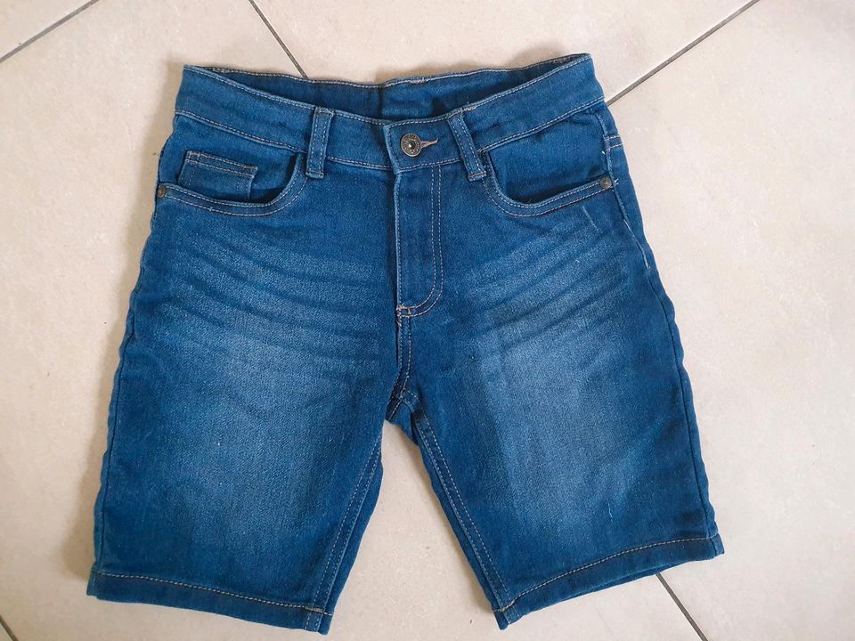 Jeans Shorts kurze Hose Bermuda Stretch 140 in Osnabrück