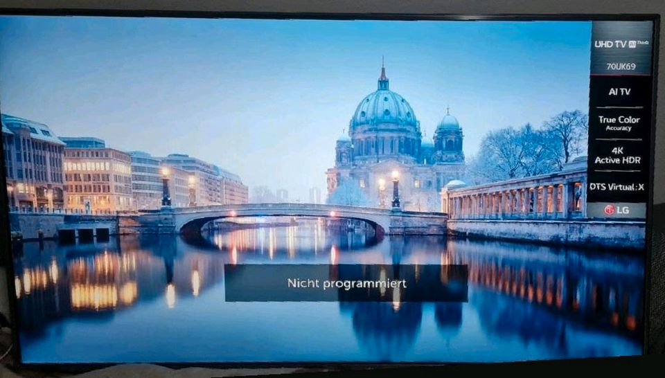 LG TV Fernseher 4K 70" Zoll  UHD in Duisburg