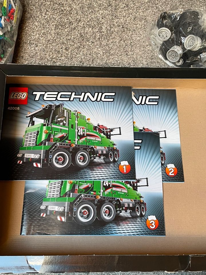 Lego Technic 42008 grüner Truck/Abschlepper in Otterbach