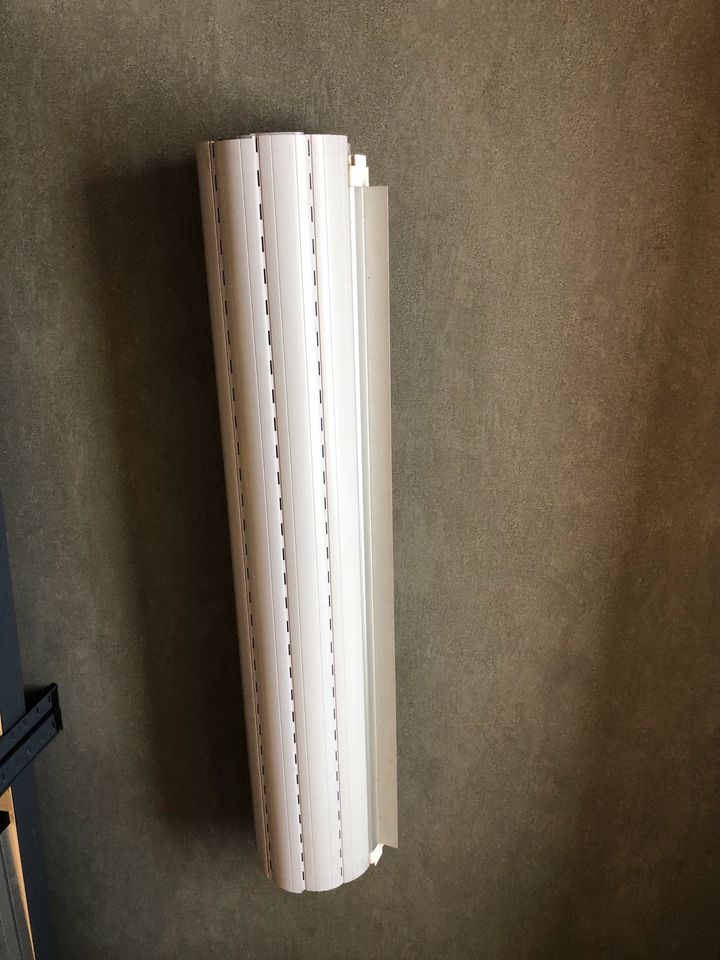 Rolladen ( Plastiklamellen) für eine Tür 2,35 x 0,90m in Gotha