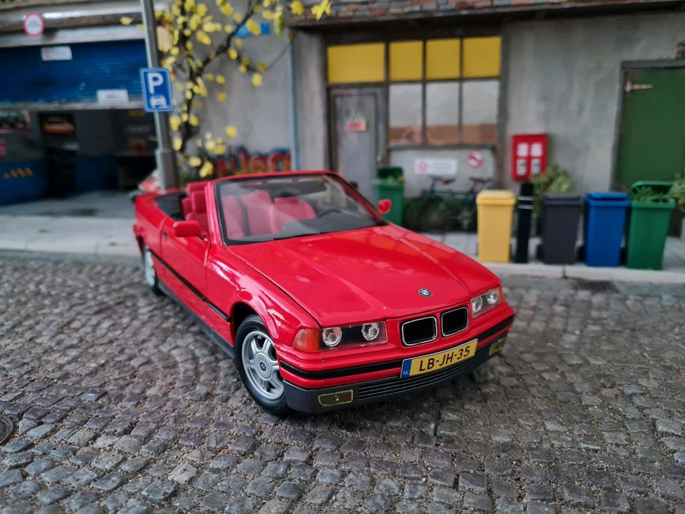 BMW 3er E36 Cabrio Modellauto 1:18 Maisto in Dortmund