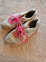 Schuhe turnschuhe trekkingschuhe Sandalen 39 Damen bis 27.10. Hessen - Wölfersheim Vorschau