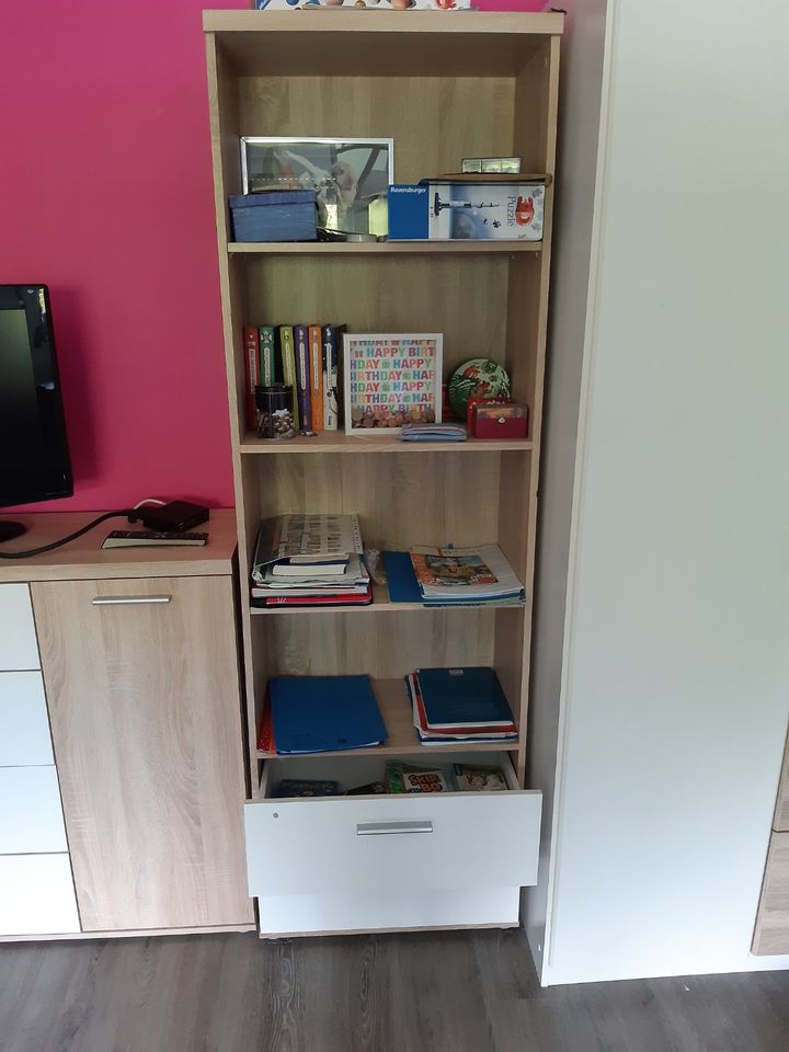 Hohe Schrank/Bücher Schrank Kinderzimmer in Rheine