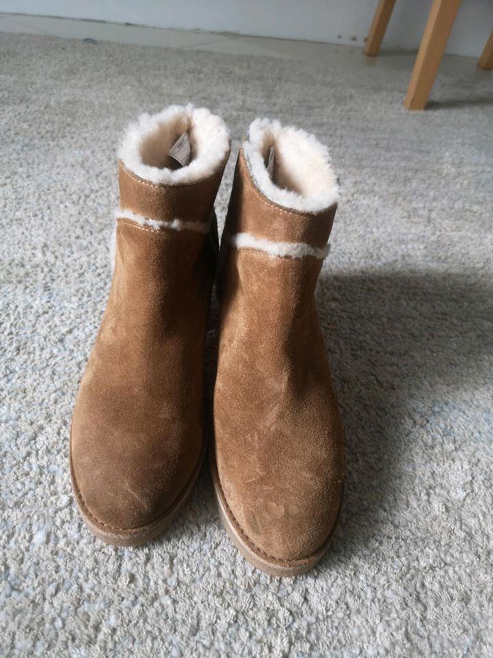 UGG Australia Stiefel Gefüttert 39 in Recklinghausen