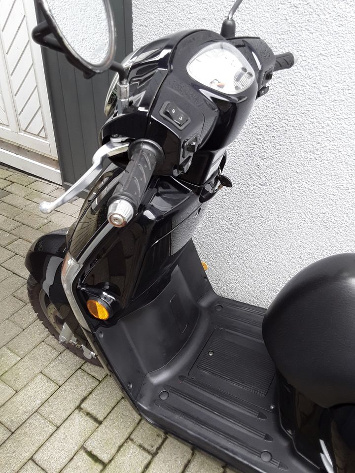 Kymco Roller "Like 125" - nur 17 tkm - TÜV 4/2026 - Top Zustand in Sundern (Sauerland)