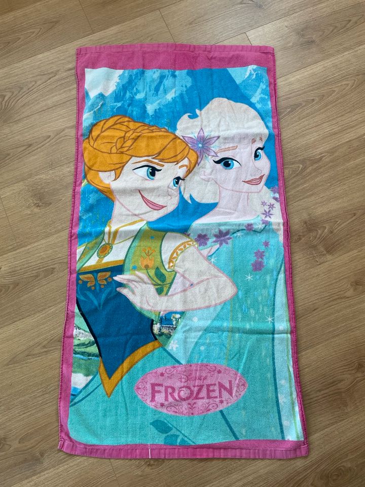 Anna und Elsa Handtuch in Dobel