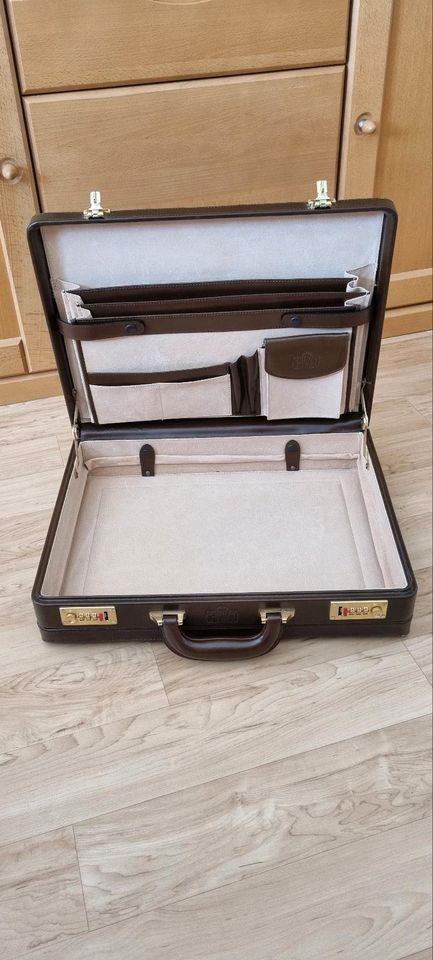 Retro-Koffer mit Zahlenschloss von der Marke Chiagago [Neu] in Großfriesen