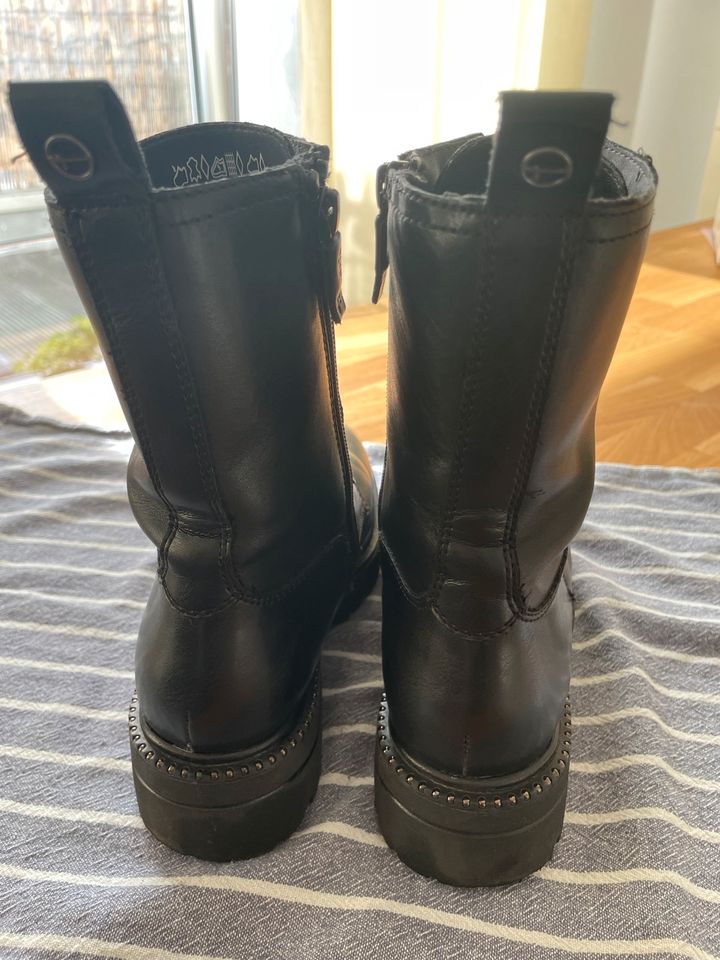 Tamaris Boots schwarz Leder Nieten Gr. 36 in Köln - Bayenthal | eBay  Kleinanzeigen ist jetzt Kleinanzeigen