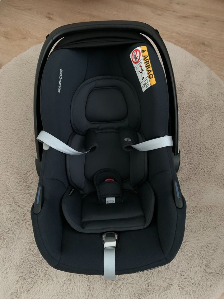 Maxi Cosi Babyschale mit Station in Schwalmtal