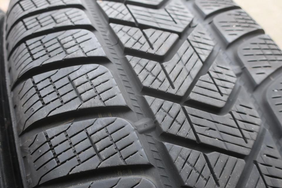 2x Winterreifen Reifen Pirelli Scorpion Winter 235/65 R17 | 104H in Koblenz