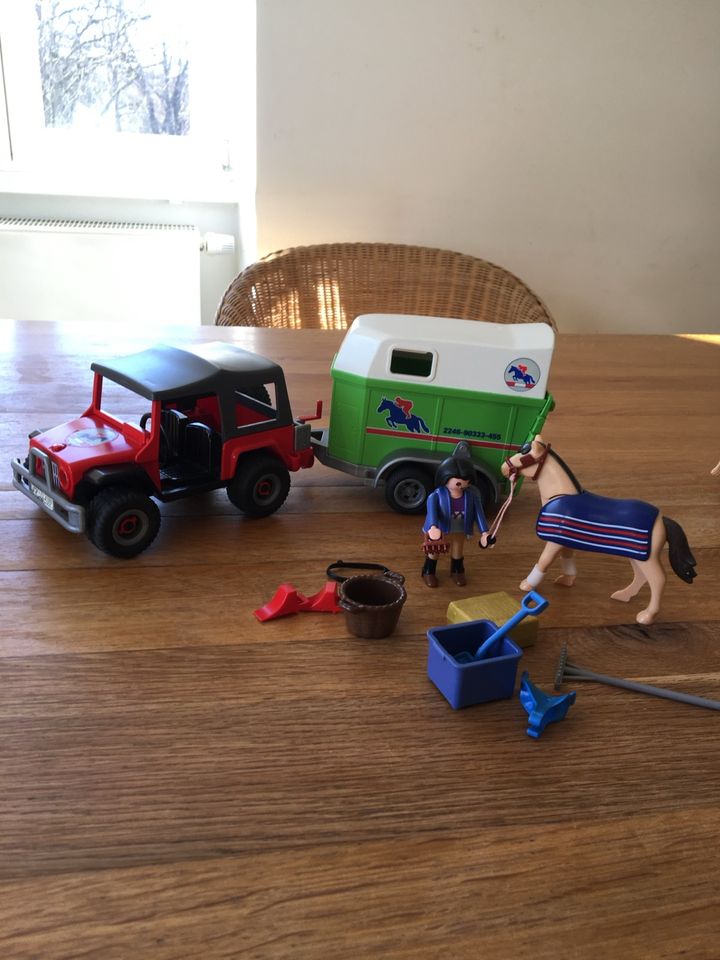 Playmobil Pferdeanhänger und GeländeAuto in Ottenhofen