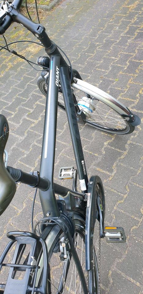 EBIKE GIANT HYBRID E - BIKE HERRENEBIKE in Gelsenkirchen