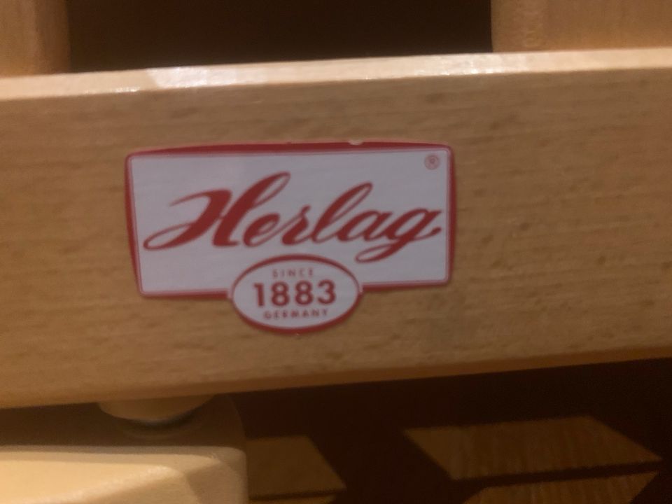 Herlag Laufstall aus Holz in Hilzingen