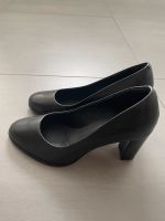 Clarks Schuhe Pumps 38 wie NEU schwarz Leder Absatz High Heels Nordrhein-Westfalen - Grevenbroich Vorschau