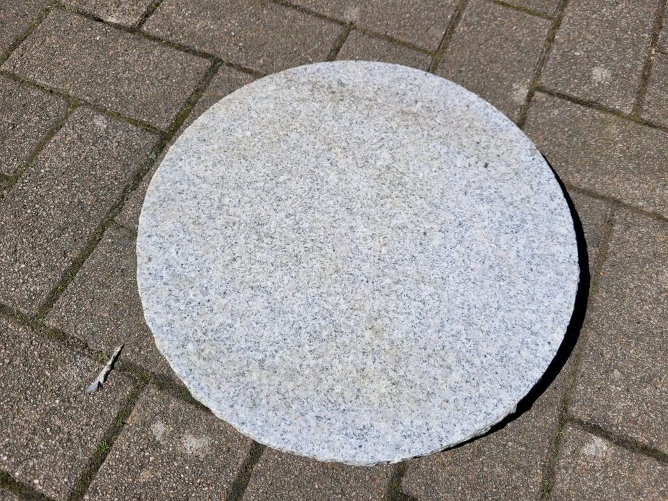 11 Granit Bodenplatten Ø 35 cm in Hamburg