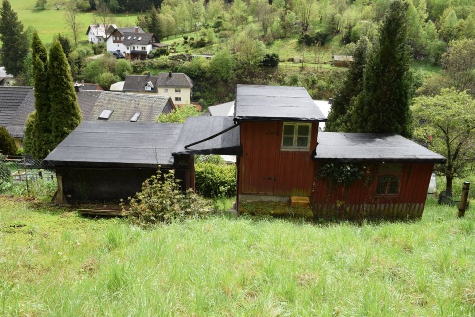 Wohnhaus am Sonnenhang mit Doppelgarage, Terrasse und Garten in Ludwigsstadt