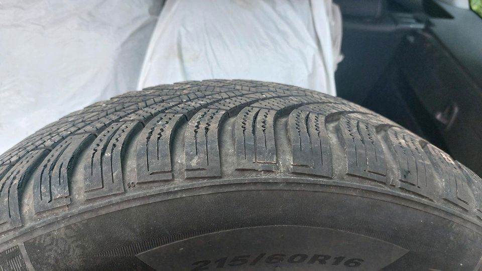 Winterreifen 215/60R16 für Astra J mit Drucksensor in Hemmingen