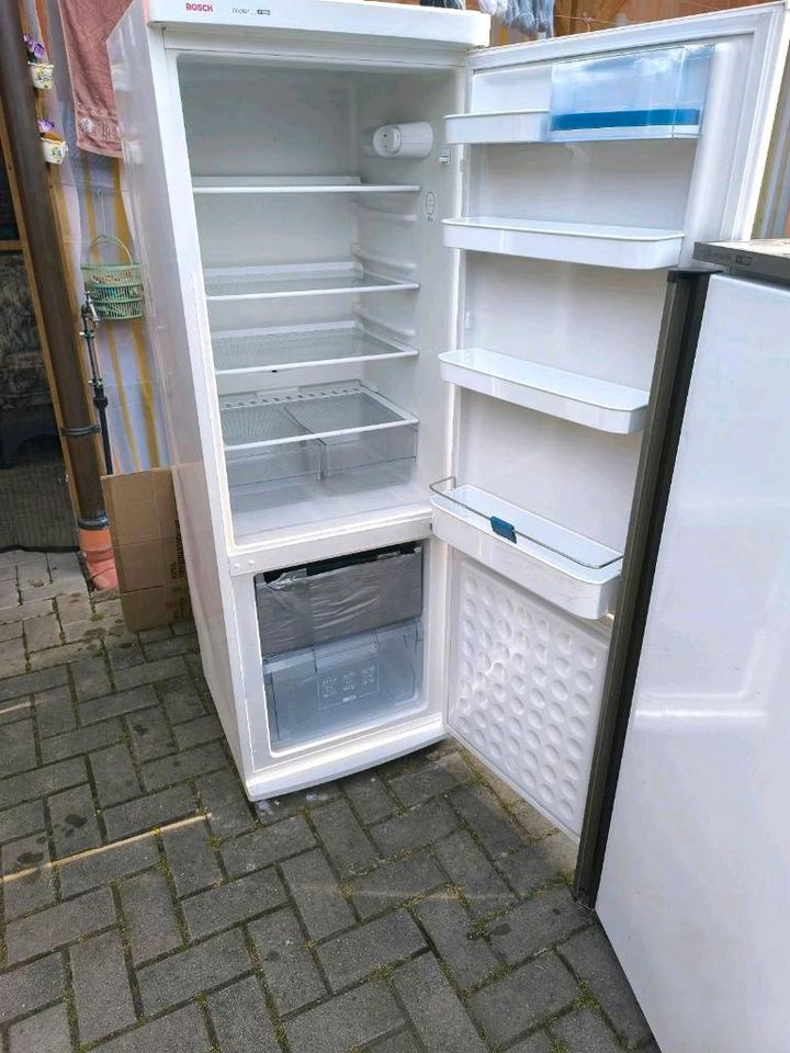 Gefrierschrank und Kühlschrank in Cloppenburg