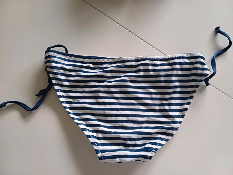 Bikini,Neu,blau weiß gestreift,gefütterte Cups, in Landshut