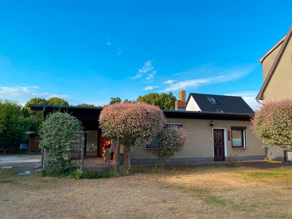 Zwei Einfamilienhäuser, Pool und Sauna auf 1.150m² Grundstück in