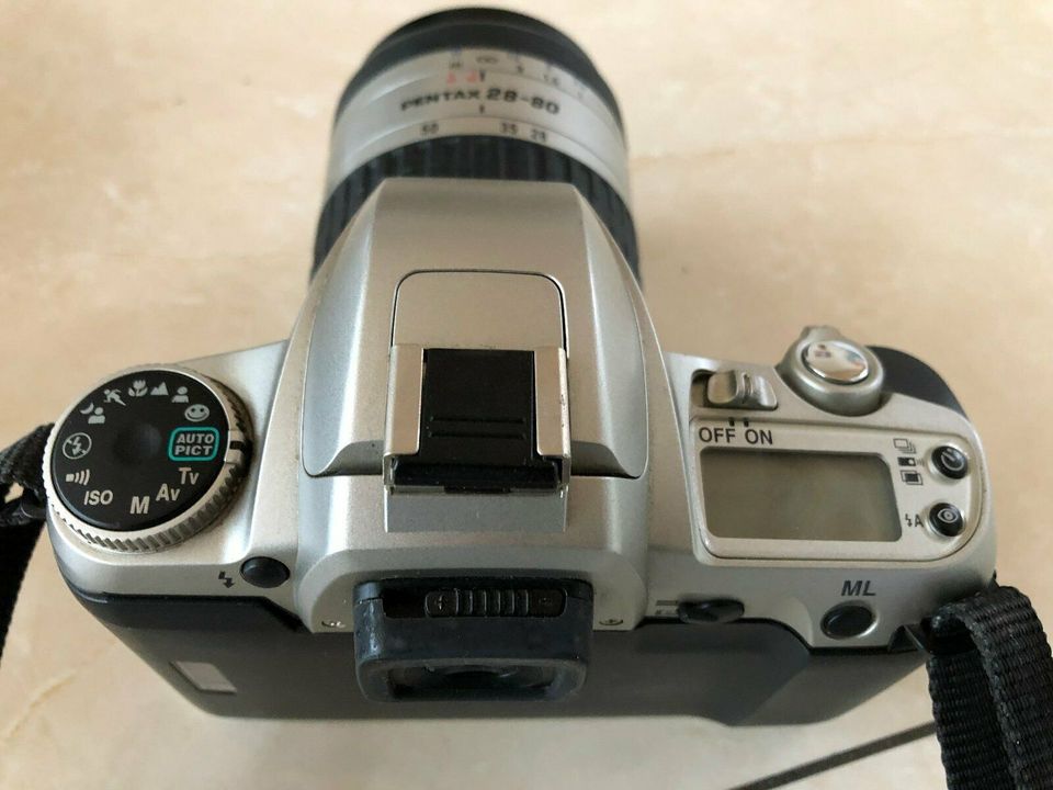 Spiegelreflexkamera Pentax MZ-7 mit Objektiv Pentax 28-80 in Berlin