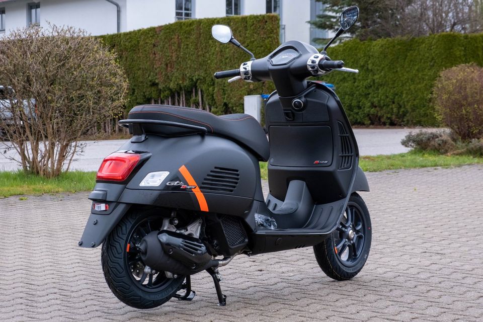 Vespa GTS 125  Supersport Mattschwarz in Übersee