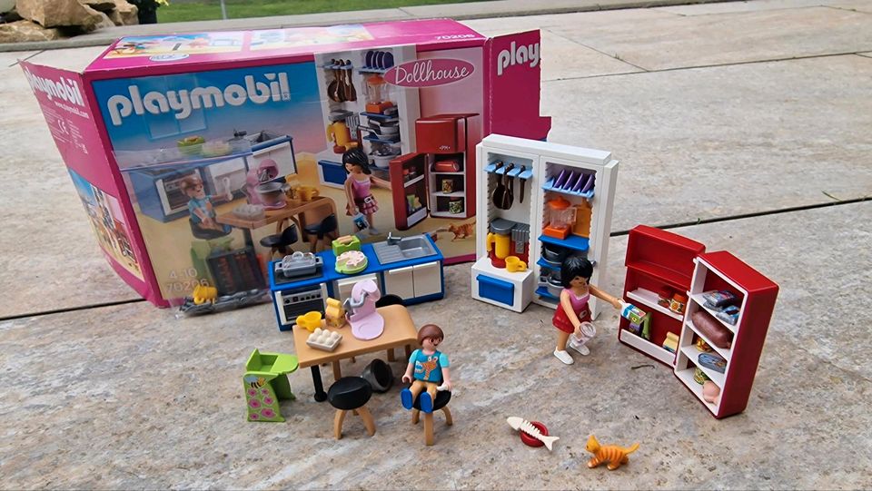 Playmobil Dollhouse Family Kitchen Set 70206 in Goch
