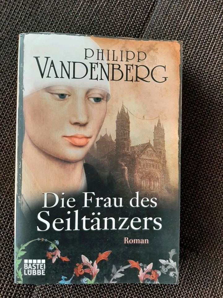 Buch Roman Die Frau des Seiltänzers von Philipp Vandenberg in Kösching