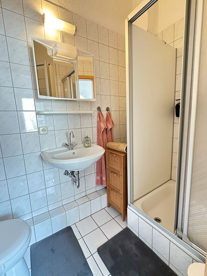 SINGLES und JUNGE PAARE aufgepasst! MÖBLIERTES ZWEIZIMMER APARTMENT  am HOFGARTEN in CITYLAGE! in Solingen