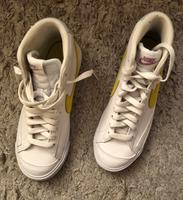 Sneakers halbhoch weiß Größe 38 NIKE völlig neu Sachsen - Riesa Vorschau