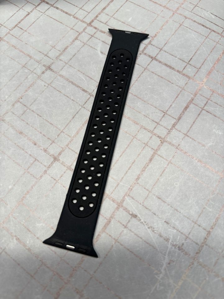 Apple Watch Silikon Loop Armband schwarz in Bergneustadt