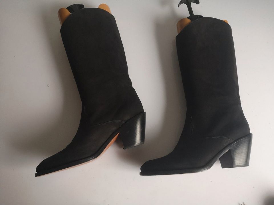 Damen Schuhe Stiefel Boots Chloé Gr 41 schwarz Veloursleder in Erkrath